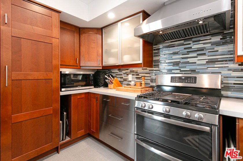 $50,000 Price Adjustment. Stunning light-filled, renovated end - photo 5