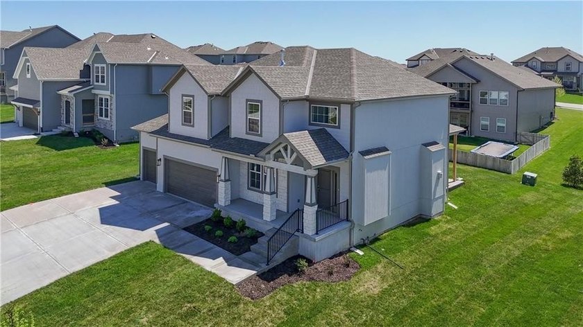 The Brooklyn II By Prieb Homes. This 5 bedroom, 4 bath home - photo 2