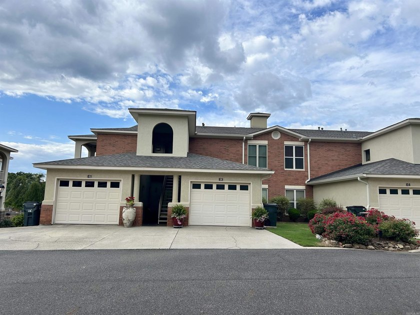 Enjoy easy, ground-level living in this beautifully maintained - photo 4