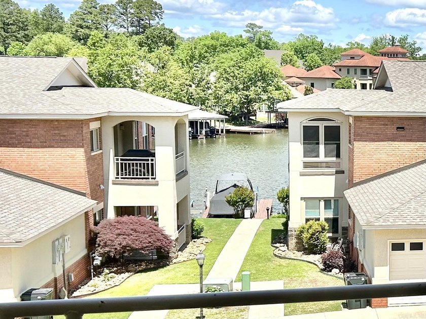 Enjoy easy, ground-level living in this beautifully maintained - photo 6