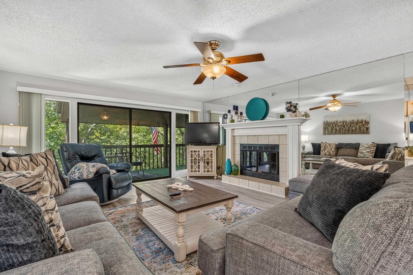 Immaculate 2-bedroom, 2-bath condo with stunning Lake Hamilton - photo 8