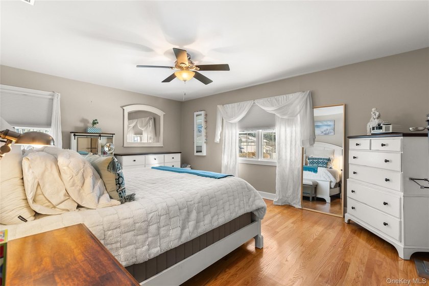 Welcome to this charming and well-maintained 3-bedroom, 3-bath - photo 12