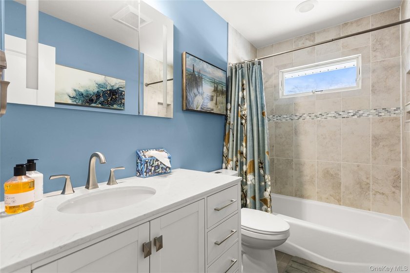 Welcome to this charming and well-maintained 3-bedroom, 3-bath - photo 15