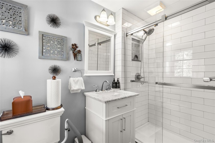 Welcome to this charming and well-maintained 3-bedroom, 3-bath - photo 17