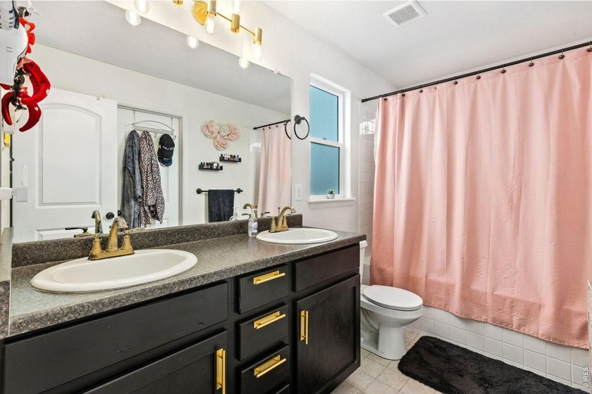 Looking for space to grow? This beautiful home offers 4 bedrooms - photo 11