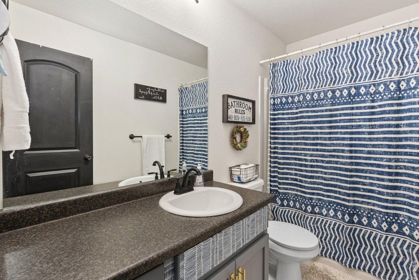 Looking for space to grow? This beautiful home offers 4 bedrooms - photo 15