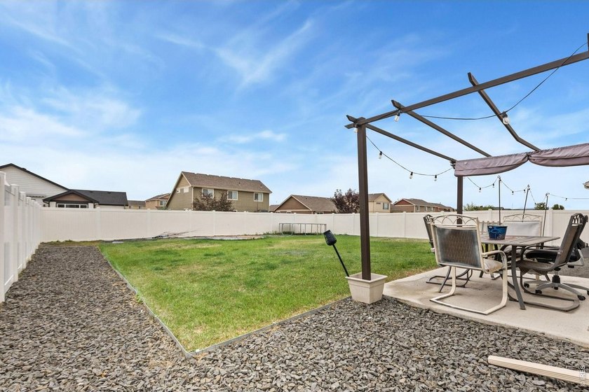 Looking for space to grow? This beautiful home offers 4 bedrooms - photo 17