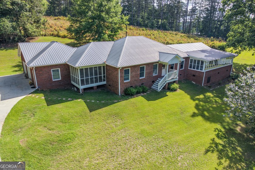 This custom-built full-time lake residence on Jackson Lake is an - photo 11