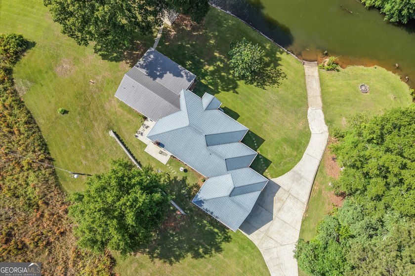 This custom-built full-time lake residence on Jackson Lake is an - photo 13