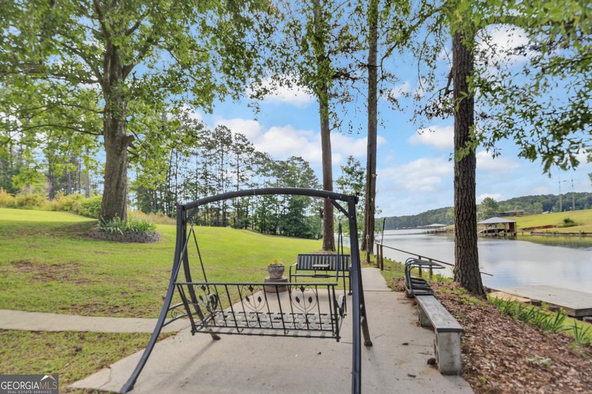 This custom-built full-time lake residence on Jackson Lake is an - photo 15