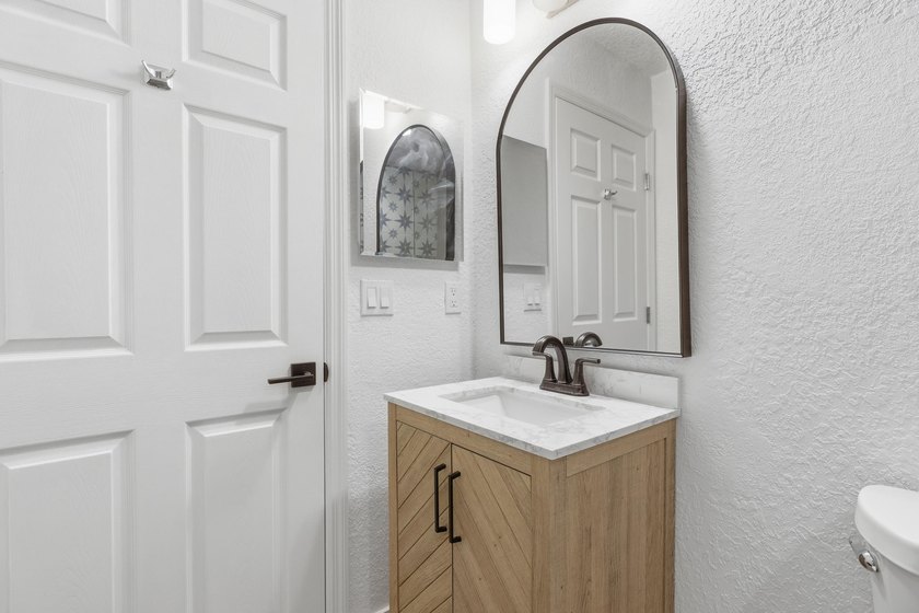 Completely renovated and full of charm, this beautiful 3-bedroom - photo 15