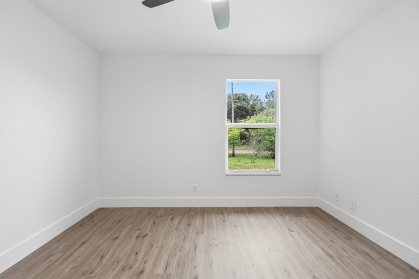 Completely renovated and full of charm, this beautiful 3-bedroom - photo 17