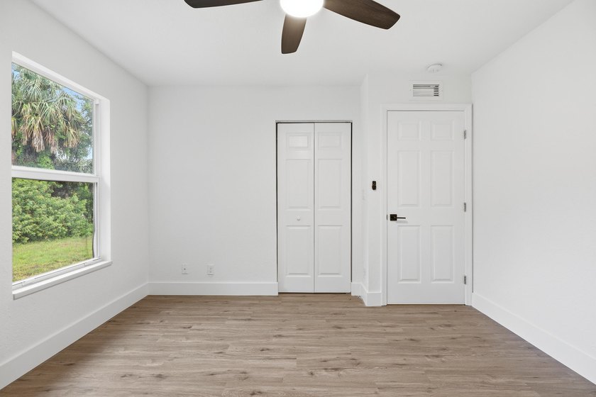 Completely renovated and full of charm, this beautiful 3-bedroom - photo 18