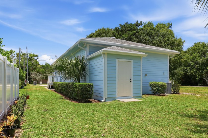 Completely renovated and full of charm, this beautiful 3-bedroom - photo 26