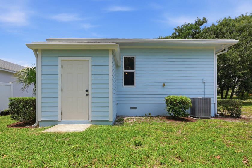 Completely renovated and full of charm, this beautiful 3-bedroom - photo 27