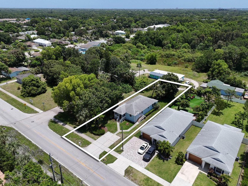 Completely renovated and full of charm, this beautiful 3-bedroom - photo 39