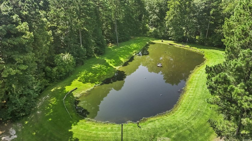 Wow! This Beautifully landscaped home has 3 bedrooms 2 baths - photo 10
