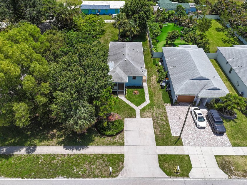 Completely renovated and full of charm, this beautiful 3-bedroom - photo 50
