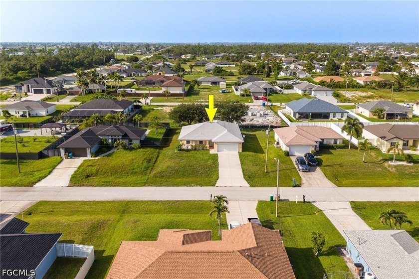 Welcome home to this beautifully maintained 3-bedroom + den - photo 4