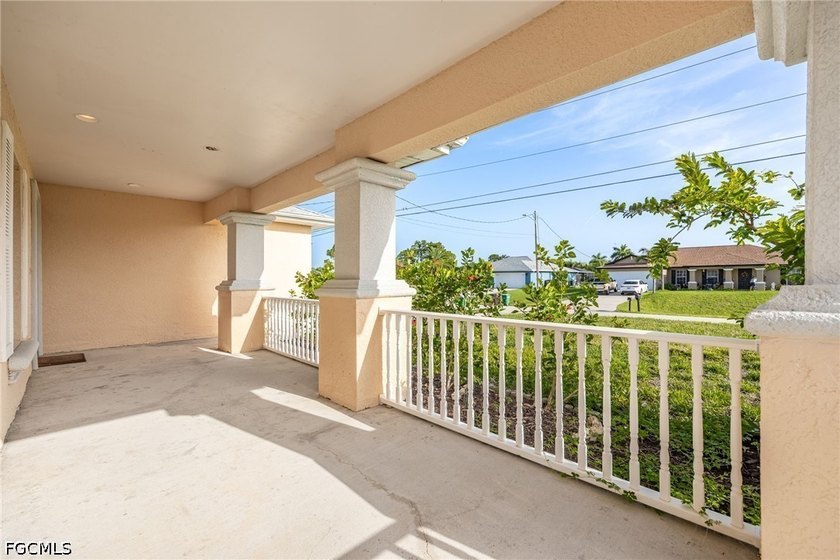 Welcome home to this beautifully maintained 3-bedroom + den - photo 6