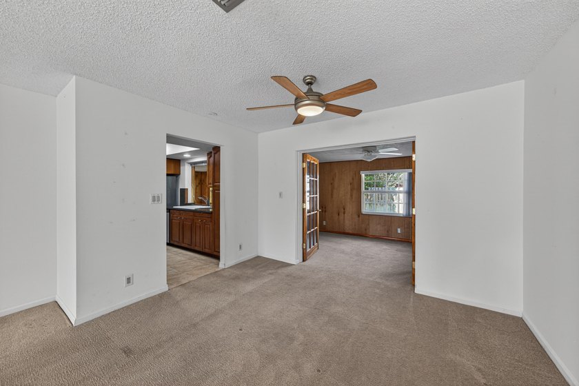 A fantastic location in a well-manicured community. This large 2 - photo 17