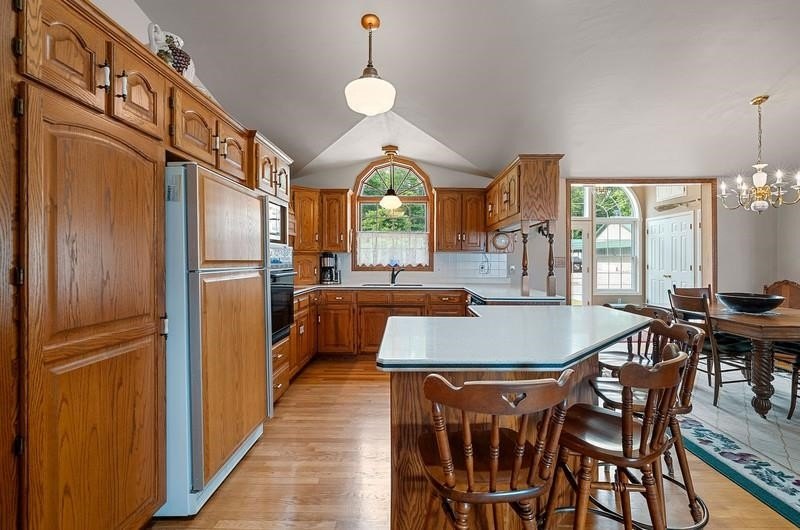 Beautiful arched-window entry welcomes you to this inviting lake - photo 9