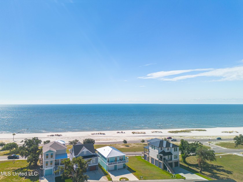 TRUE GULF-FRONT HOME | PANORAMIC WATER VIEWS | LOW-MAINTENANCE - photo 20