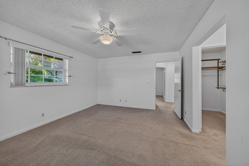 A fantastic location in a well-manicured community. This large 2 - photo 39