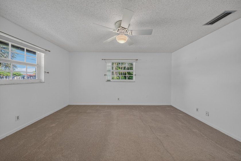 A fantastic location in a well-manicured community. This large 2 - photo 40