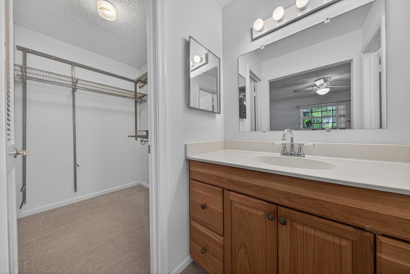 A fantastic location in a well-manicured community. This large 2 - photo 41