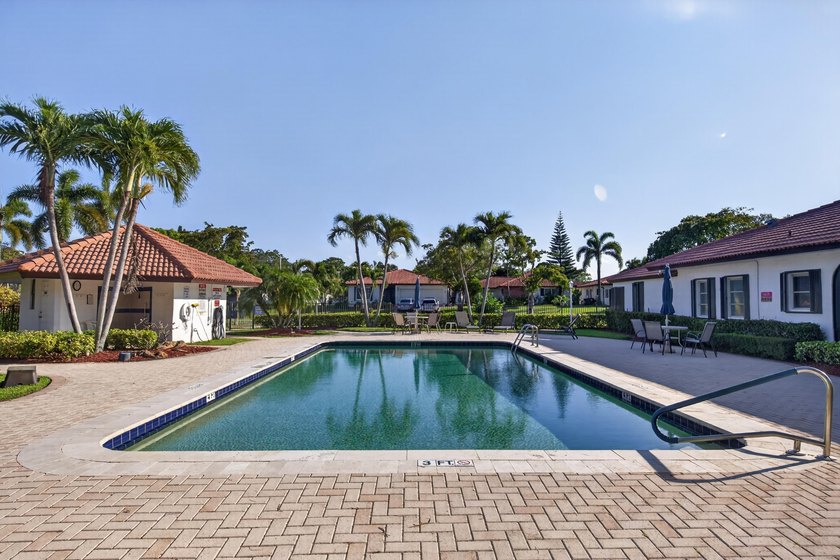 A fantastic location in a well-manicured community. This large 2 - photo 44