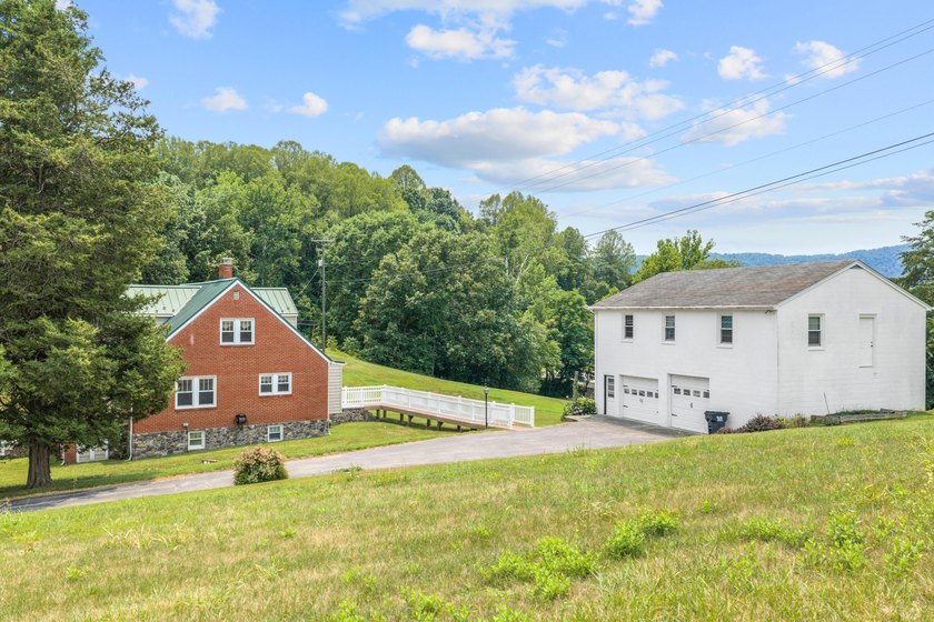 Escape to 5.185 private acres just minutes from the Blue Ridge - photo 2