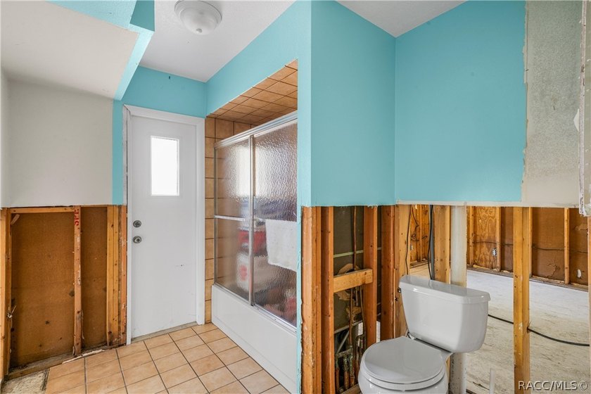 Looking for a waterfront home to make your own? Check out this - photo 15