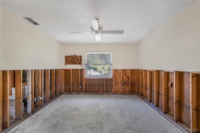 Looking for a waterfront home to make your own? Check out this - photo 17