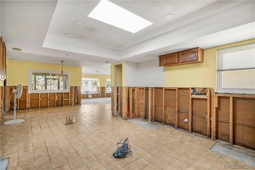 Looking for a waterfront home to make your own? Check out this - photo 23