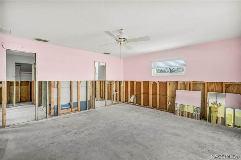Looking for a waterfront home to make your own? Check out this - photo 24