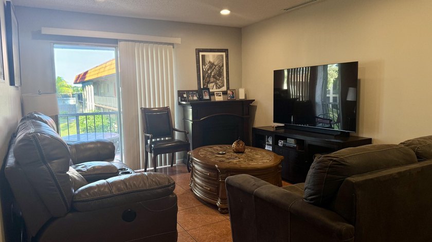2-bedroom, 1-bath condominium for sale in a convenient West Palm - photo 3