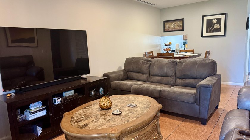 2-bedroom, 1-bath condominium for sale in a convenient West Palm - photo 5