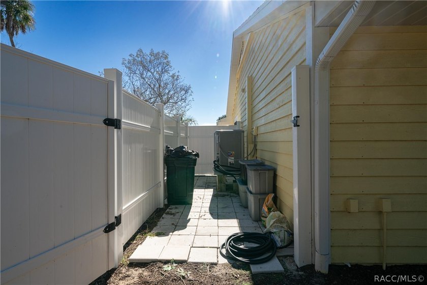 Looking for a waterfront home to make your own? Check out this - photo 38