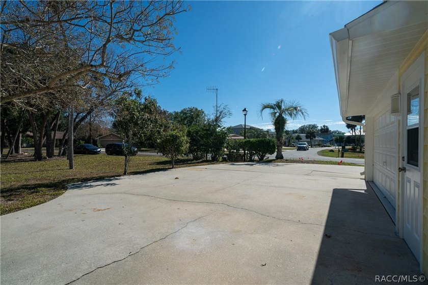 Looking for a waterfront home to make your own? Check out this - photo 42