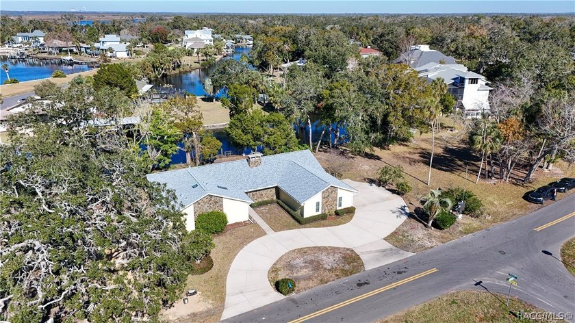Looking for a waterfront home to make your own? Check out this - photo 47