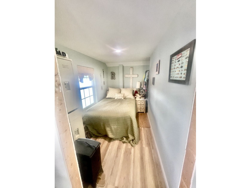 PRICE IMPROVEMENT !!  Quaint Boathouse on Extra Large Lot! - photo 7