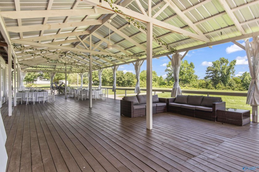 Turnkey wedding venue &amp; income producing property on 20 acres in - photo 13