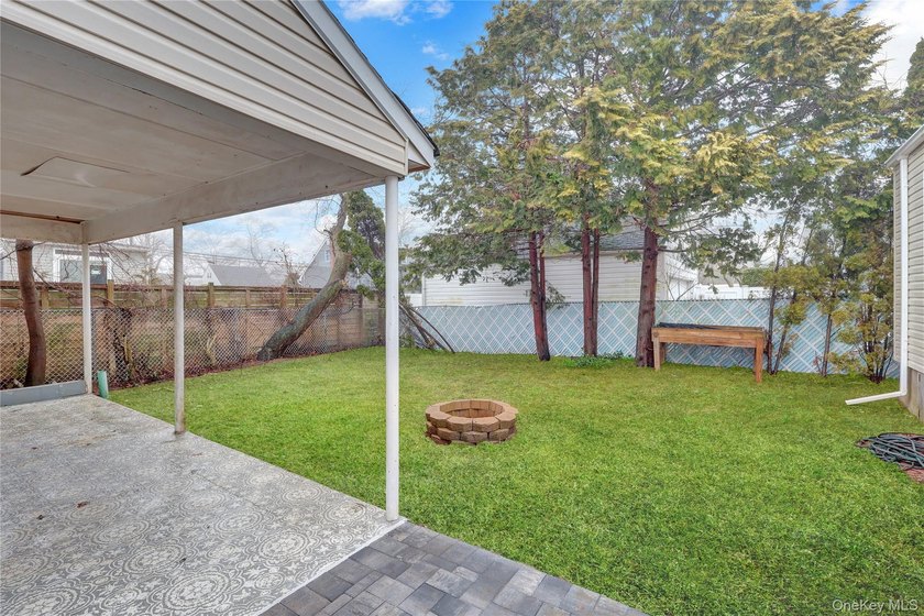 Completely Renovated in Lindenhurst Village. Many New Features - photo 21