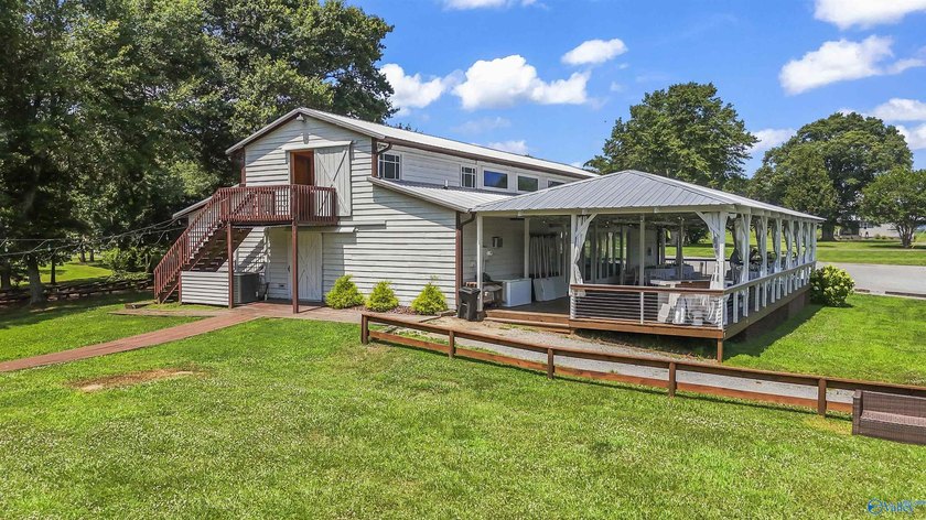 Turnkey wedding venue &amp; income producing property on 20 acres in - photo 36