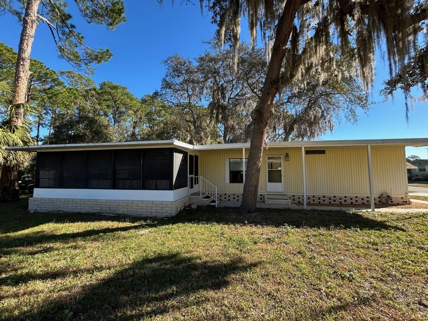 Welcome to 272 Daffodil Drive, an elegant and inviting residence - photo 4