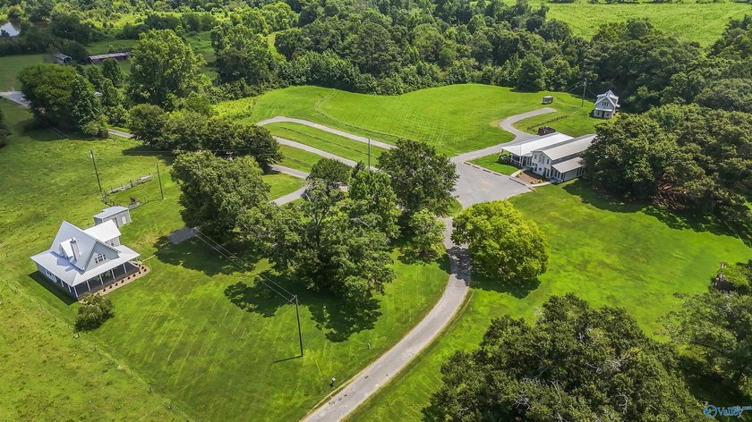 Turnkey wedding venue &amp; income producing property on 20 acres in - photo 50