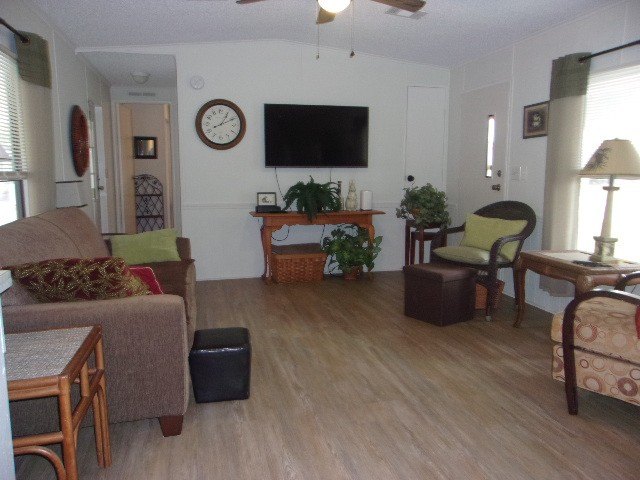 Welcome to 272 Daffodil Drive, an elegant and inviting residence - photo 10