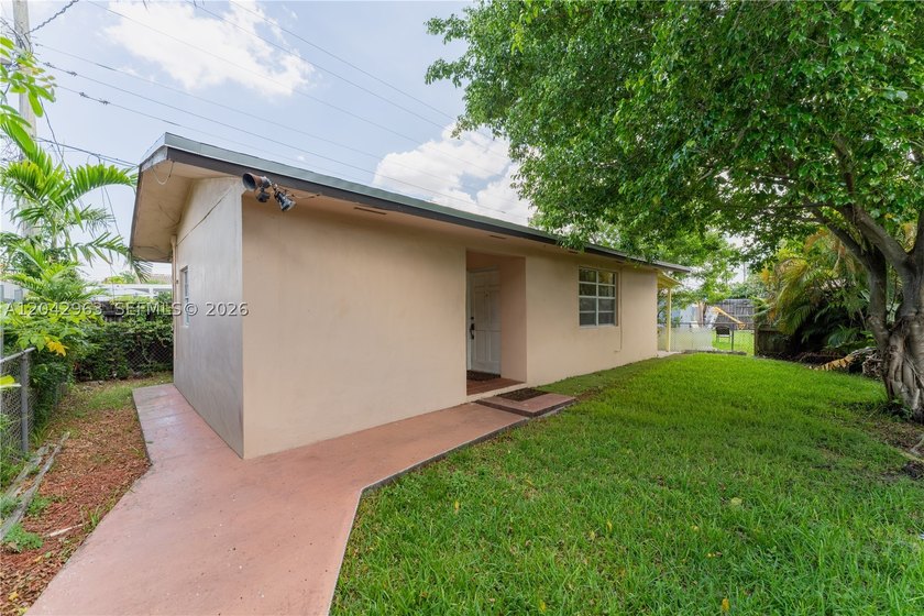 Rare Westchester property featuring a detached 1-bedroom, 1-bath - photo 11