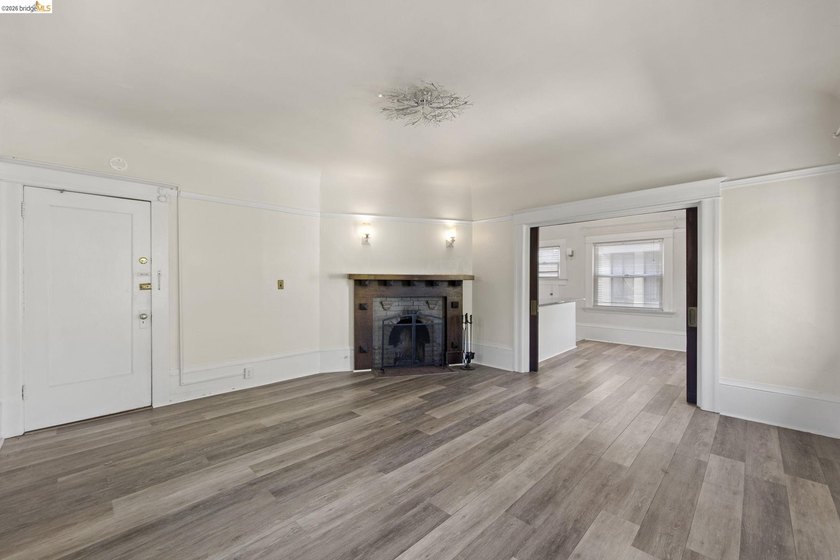 In the heart of the vibrant Rockridge corridor, two minutes from - photo 16